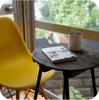 椅子とテーブルの写真